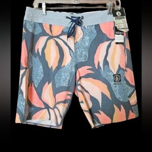 *NWT Volcom Garden Stoneys Boardshorts